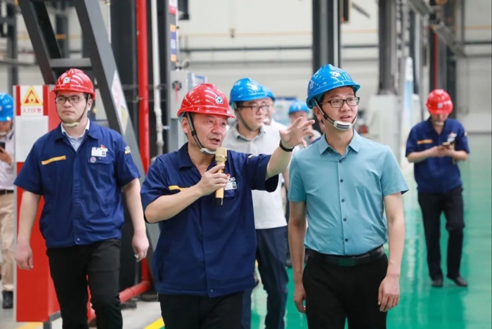AG集团官网（中国）官方网站
与徐工消防签署战略合作协议 携手深耕中国高空产业市场